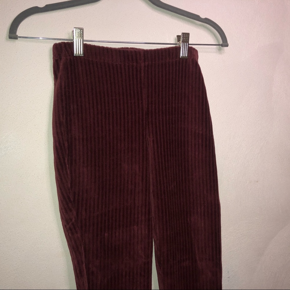 Maroon velvet, trendy pants! ♥️